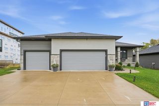 8920 Shadow Creek Lane, Lincoln, NE 68520