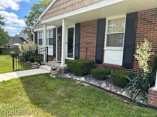 19663 Ironwood Court, Northville, MI 48167