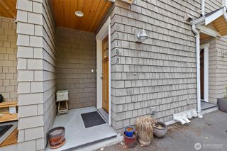 6518 42nd Avenue SW #B, Seattle, WA 98136