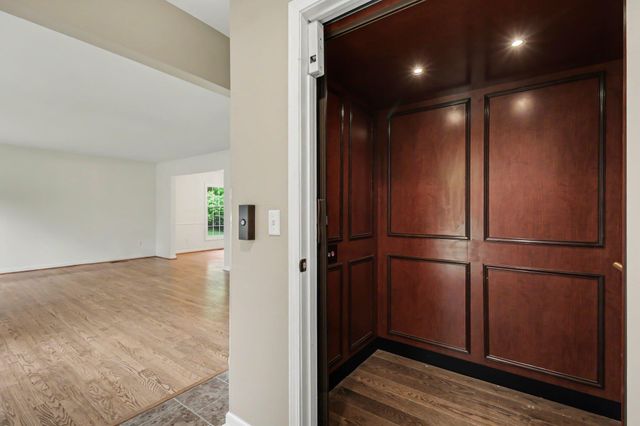 34214 Old Timber Road, Farmington, MI 48331