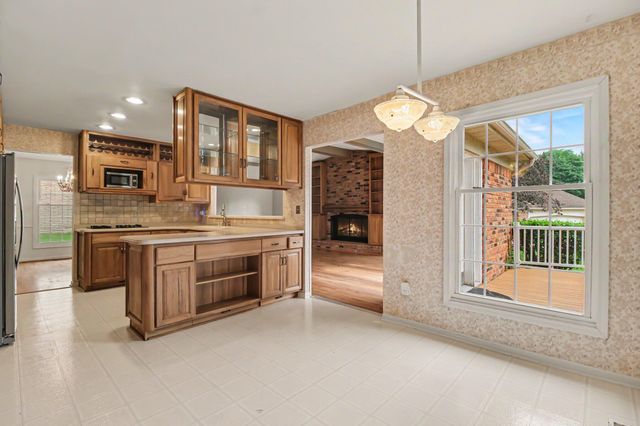 34214 Old Timber Road, Farmington, MI 48331