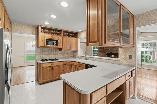 34214 Old Timber Road, Farmington, MI 48331