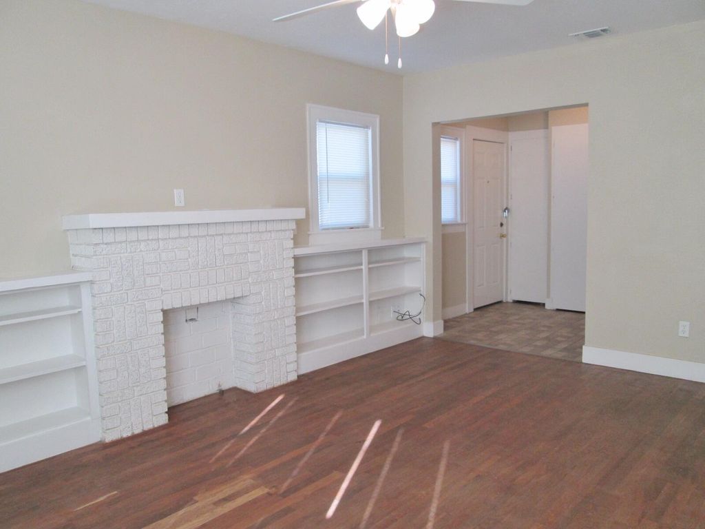 Image 10 of property listing at 122 N Washington Street, San Angelo, TX 76901