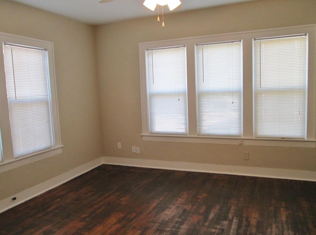 Image 15 of property listing at 122 N Washington Street, San Angelo, TX 76901