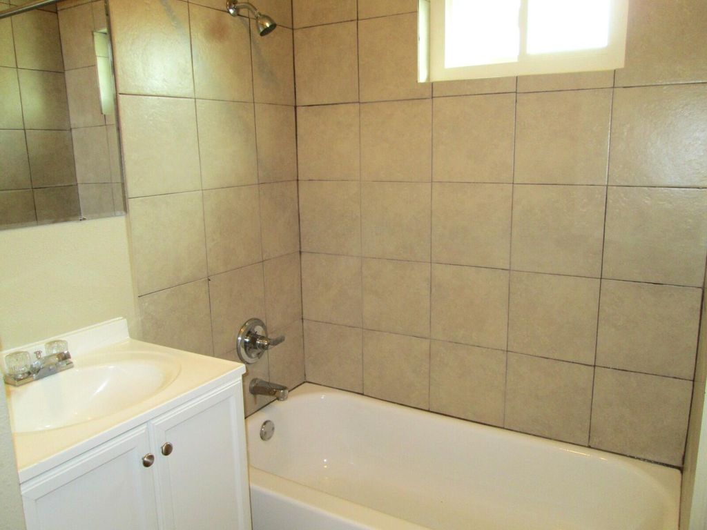 Image 8 of property listing at 122 N Washington Street, San Angelo, TX 76901