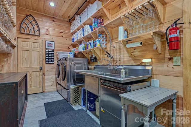 4017 Canada Road, Tuckasegee, NC 28783