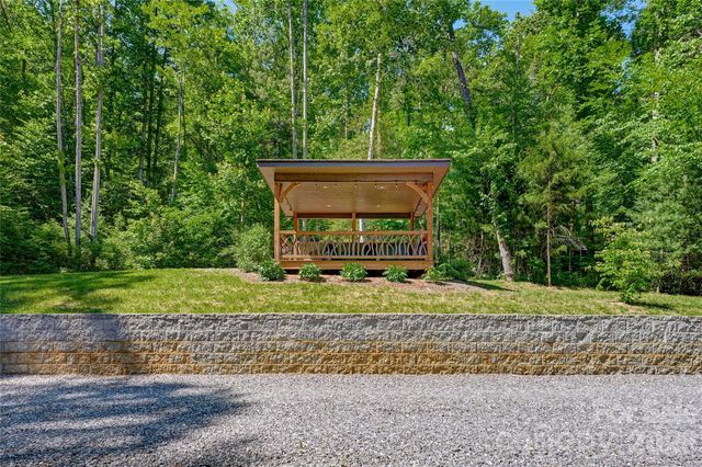 4017 Canada Road, Tuckasegee, NC 28783