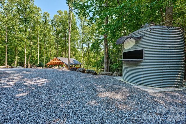 4017 Canada Road, Tuckasegee, NC 28783