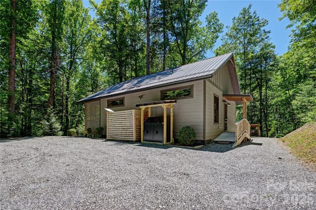 4017 Canada Road, Tuckasegee, NC 28783