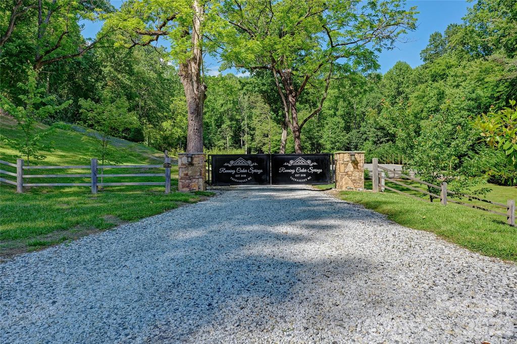 4017 Canada Road, Tuckasegee, NC 28783