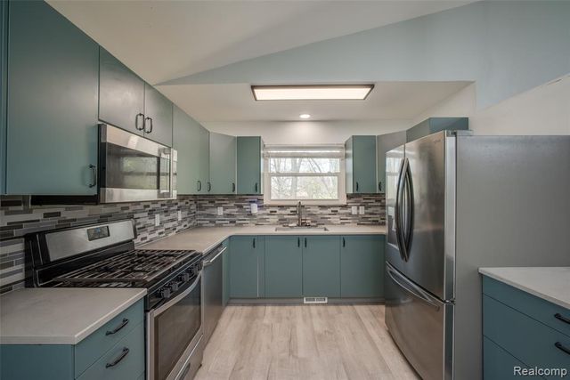 4277 Tux Lane, Milford, MI 48380