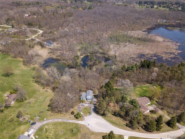 4277 Tux Lane, Milford, MI 48380