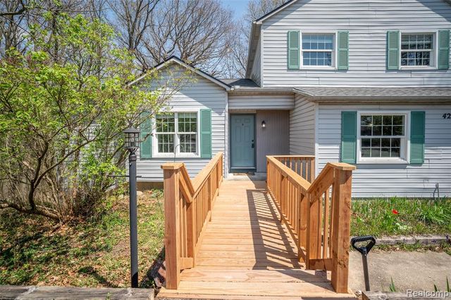 4277 Tux Lane, Milford, MI 48380