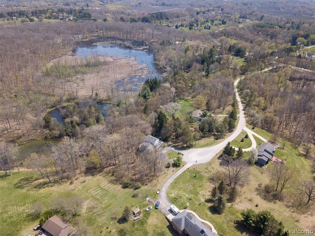 4277 Tux Lane, Milford, MI 48380
