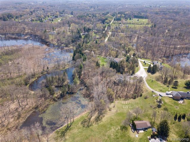 4277 Tux Lane, Milford, MI 48380