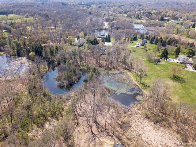 4277 Tux Lane, Milford, MI 48380