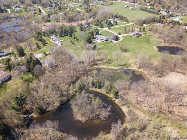 4277 Tux Lane, Milford, MI 48380