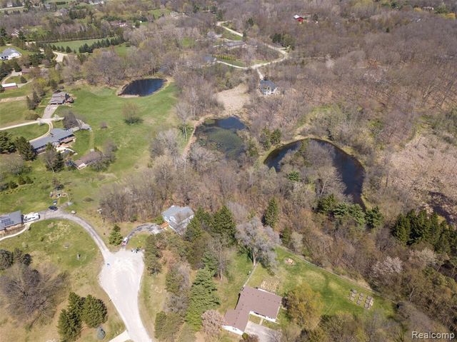 4277 Tux Lane, Milford, MI 48380
