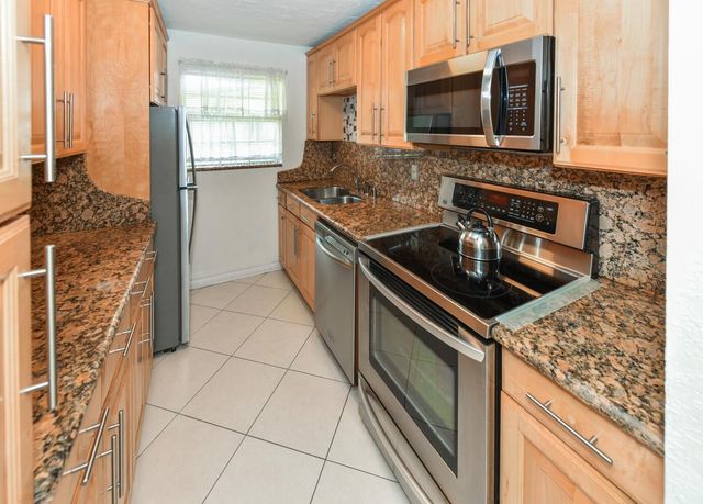 1382 High Point Way, Delray Beach, FL 33445