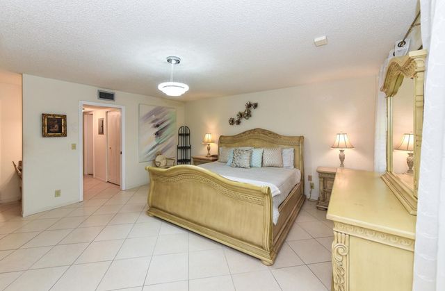 1382 High Point Way, Delray Beach, FL 33445
