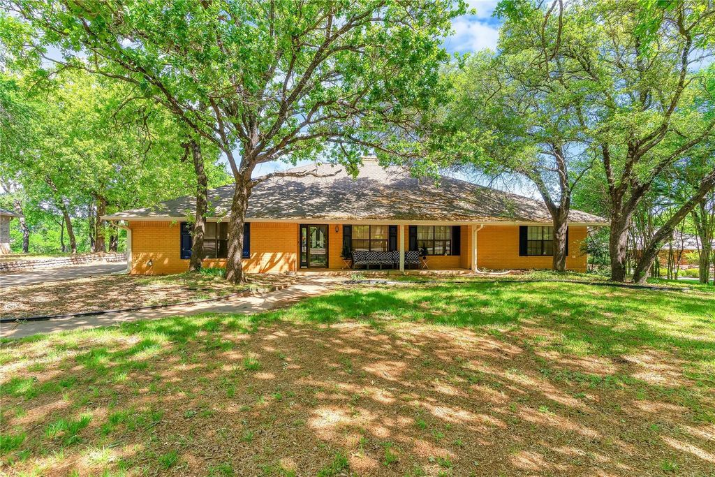 6212 Westover Drive, Granbury, TX 76049 — photo 3