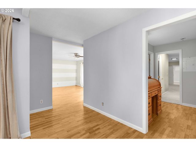 14 ROYAL OAKS Dr, Roseburg, OR 97471