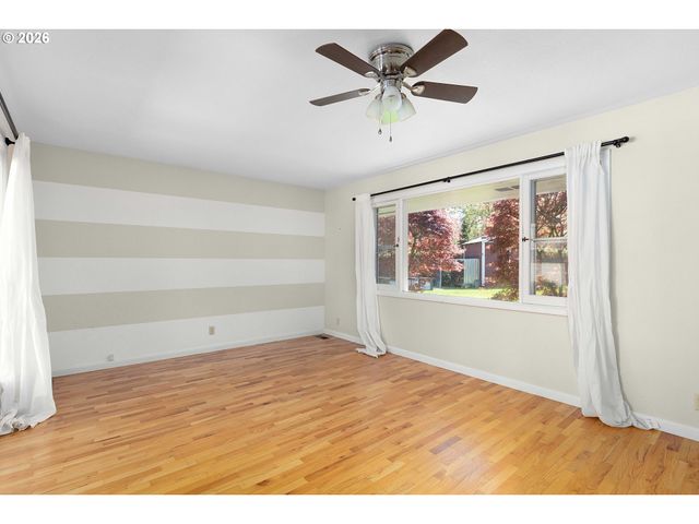 14 ROYAL OAKS Dr, Roseburg, OR 97471