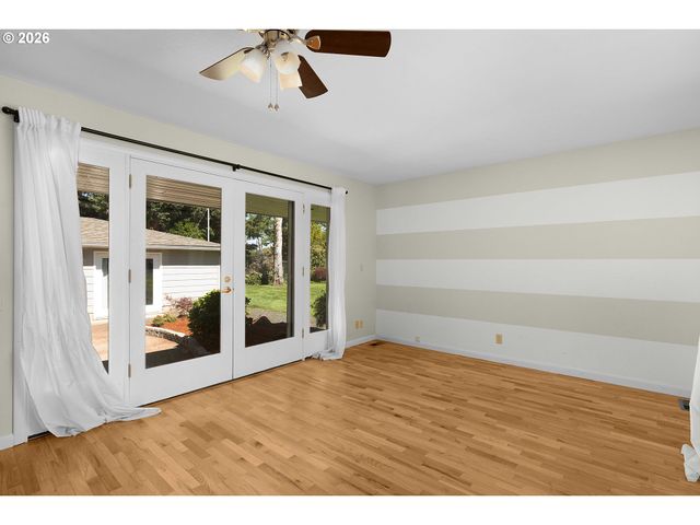 14 ROYAL OAKS Dr, Roseburg, OR 97471