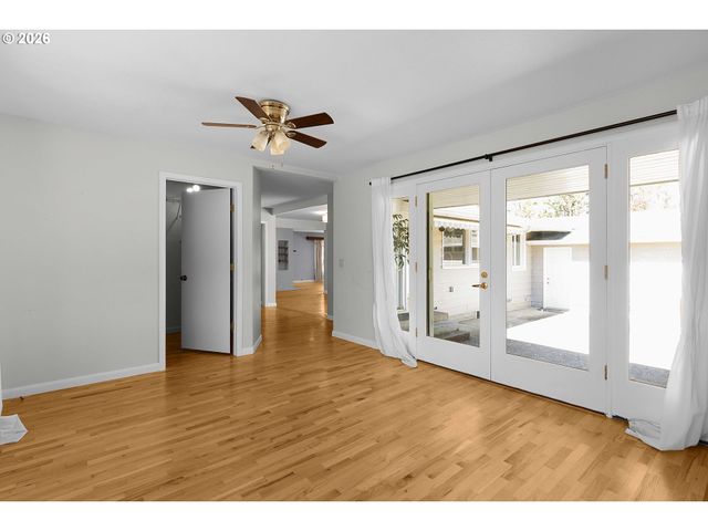 14 ROYAL OAKS Dr, Roseburg, OR 97471