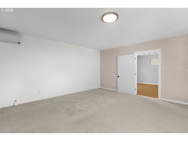 14 ROYAL OAKS Dr, Roseburg, OR 97471