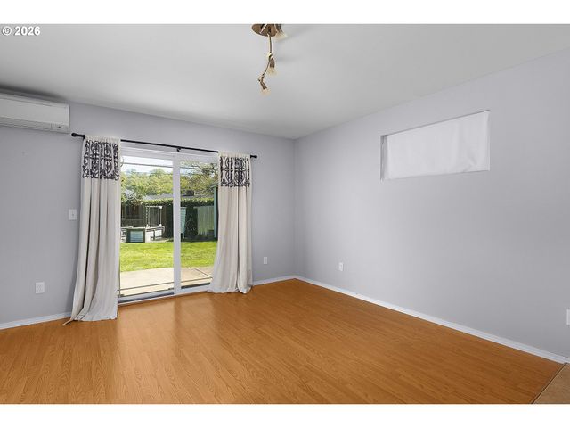 14 ROYAL OAKS Dr, Roseburg, OR 97471