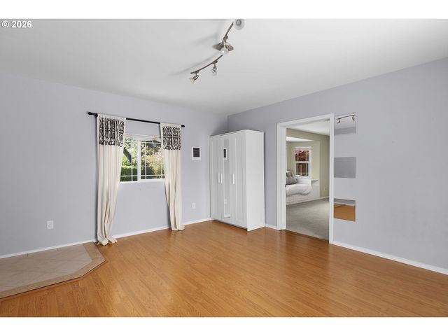 14 ROYAL OAKS Dr, Roseburg, OR 97471