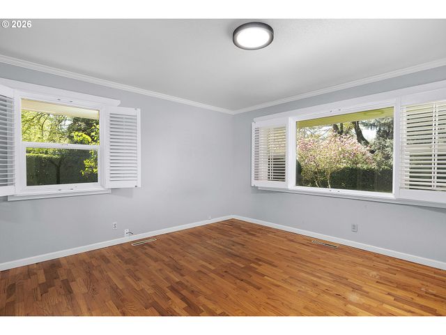 14 ROYAL OAKS Dr, Roseburg, OR 97471