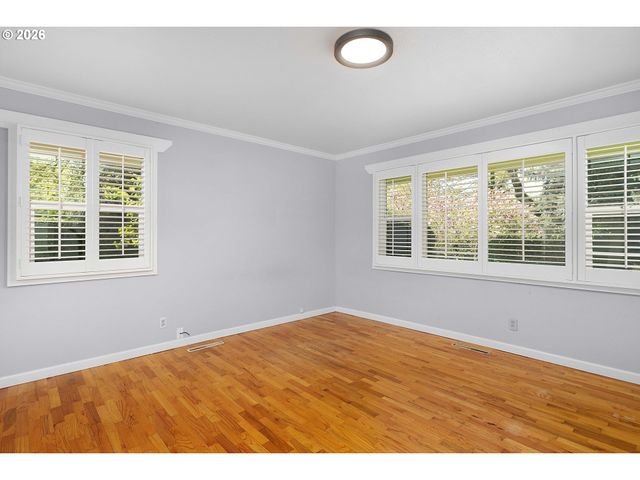 14 ROYAL OAKS Dr, Roseburg, OR 97471