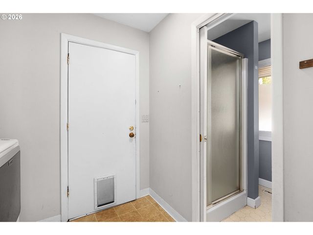 14 ROYAL OAKS Dr, Roseburg, OR 97471