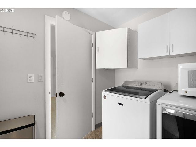 14 ROYAL OAKS Dr, Roseburg, OR 97471