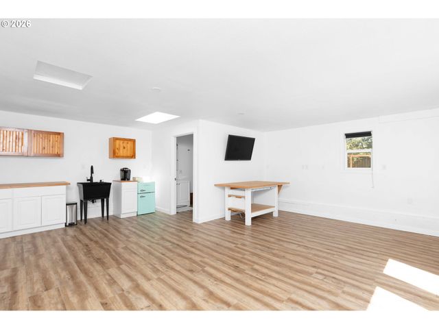 14 ROYAL OAKS Dr, Roseburg, OR 97471