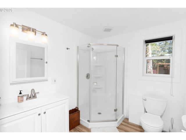 14 ROYAL OAKS Dr, Roseburg, OR 97471