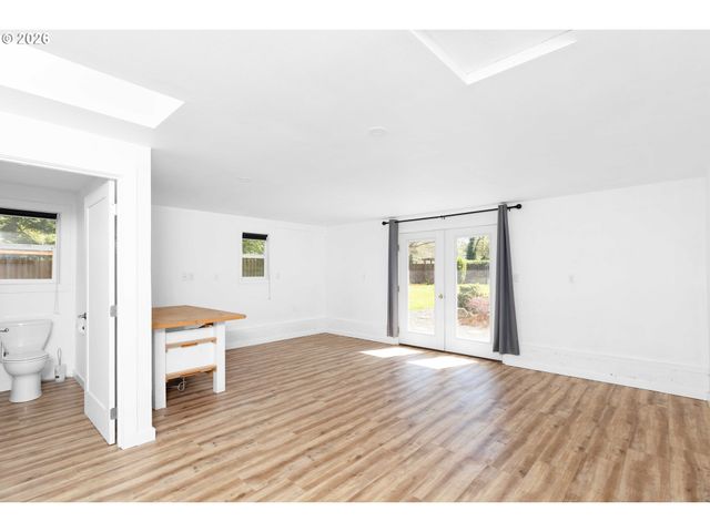 14 ROYAL OAKS Dr, Roseburg, OR 97471