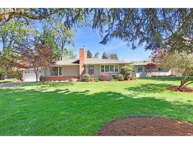 14 ROYAL OAKS Dr, Roseburg, OR 97471