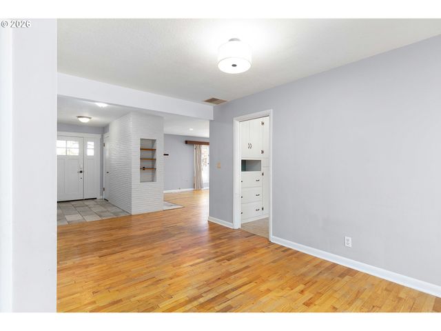 14 ROYAL OAKS Dr, Roseburg, OR 97471