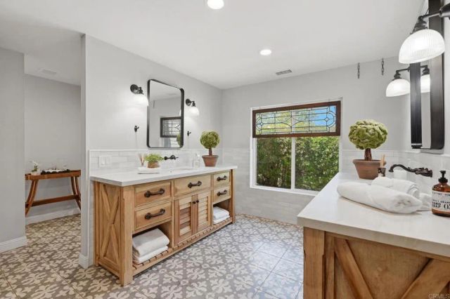 560 Rancho Camino, Fallbrook, CA 92028