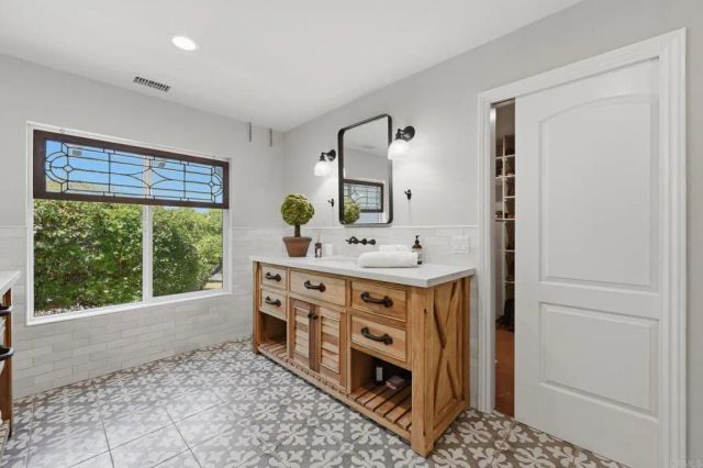 560 Rancho Camino, Fallbrook, CA 92028
