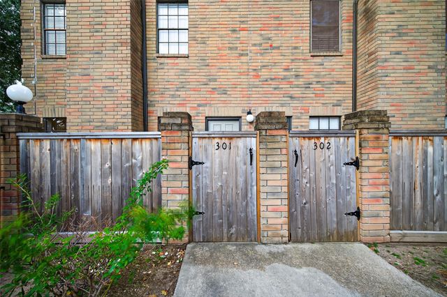 9850 Pagewood Lane 301, Houston, TX 77042