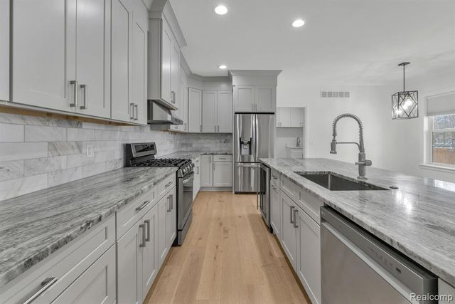 22664 Colgate Street, Farmington, MI 48336