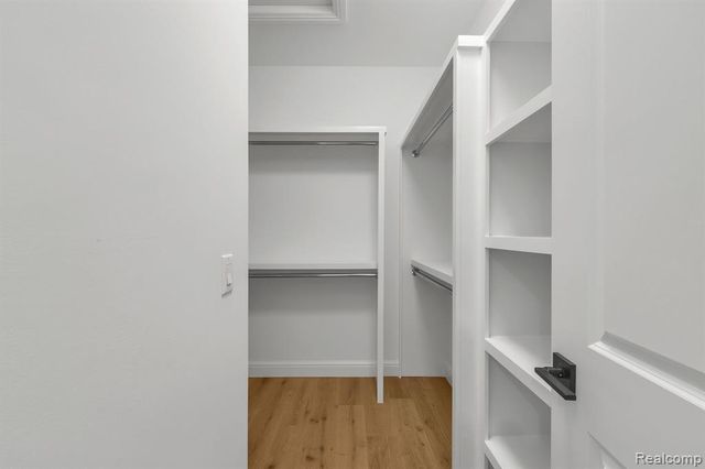 22664 Colgate Street, Farmington, MI 48336