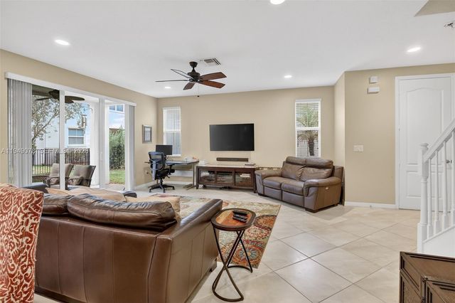 5208 Falcon Trl, Davie, FL 33314