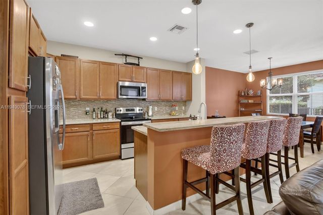 5208 Falcon Trl, Davie, FL 33314