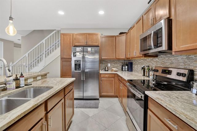 5208 Falcon Trl, Davie, FL 33314