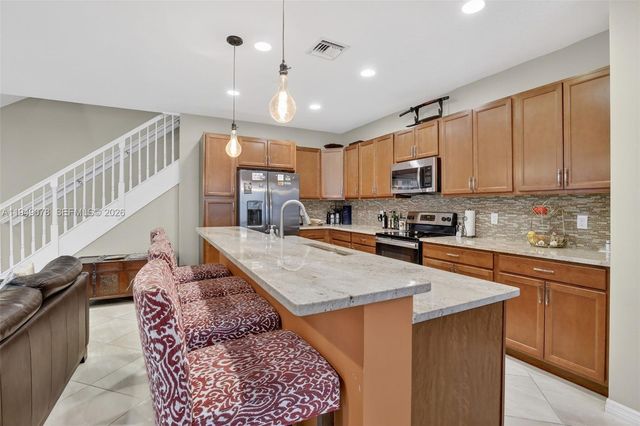 5208 Falcon Trl, Davie, FL 33314